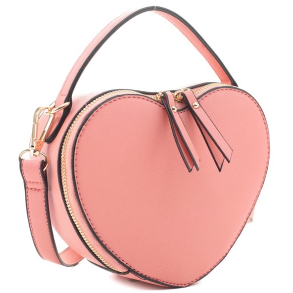 Handbags - 🔥🔥New Heart Bag w Shoulder Strap- Peach